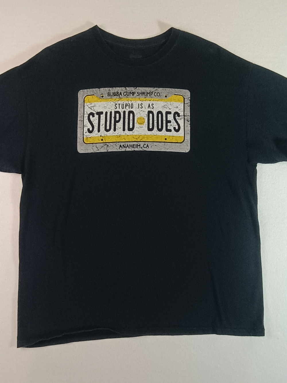 Bubba Gump Shrimp Co. Men’s Black Short-Sleeve Graphic Tee - Stupid Does